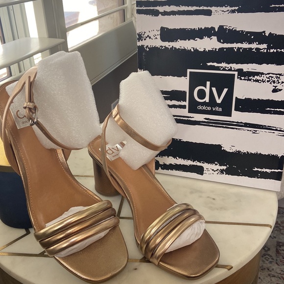 DV.Dolce vita Women's Fleck Two-Piece Ankle-Strap City Sandals size 9 metallic. - Picture 3 of 4